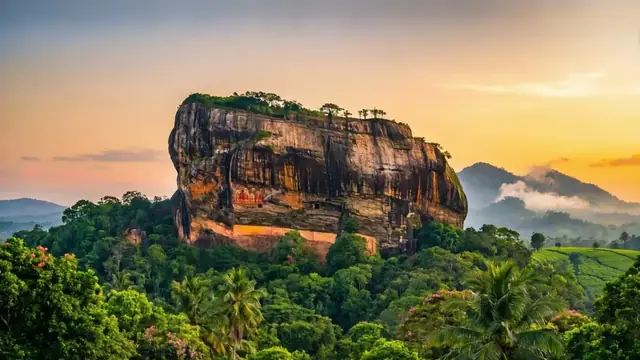Scenic Sri Lanka coastline hero background mit Sandeep Tours - Ihre Sri Lanka Rundreise privat